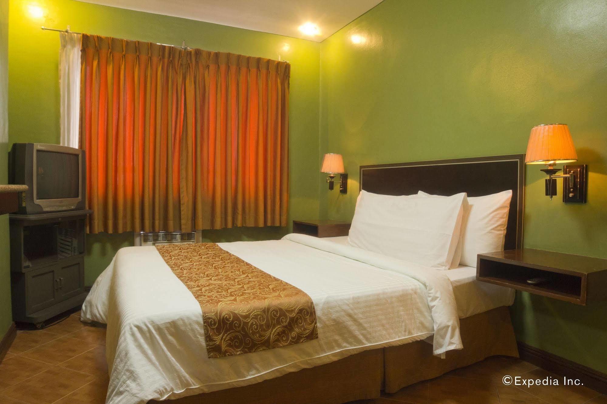 Fernandina 88 Suites Hotel Quezon City Exterior foto