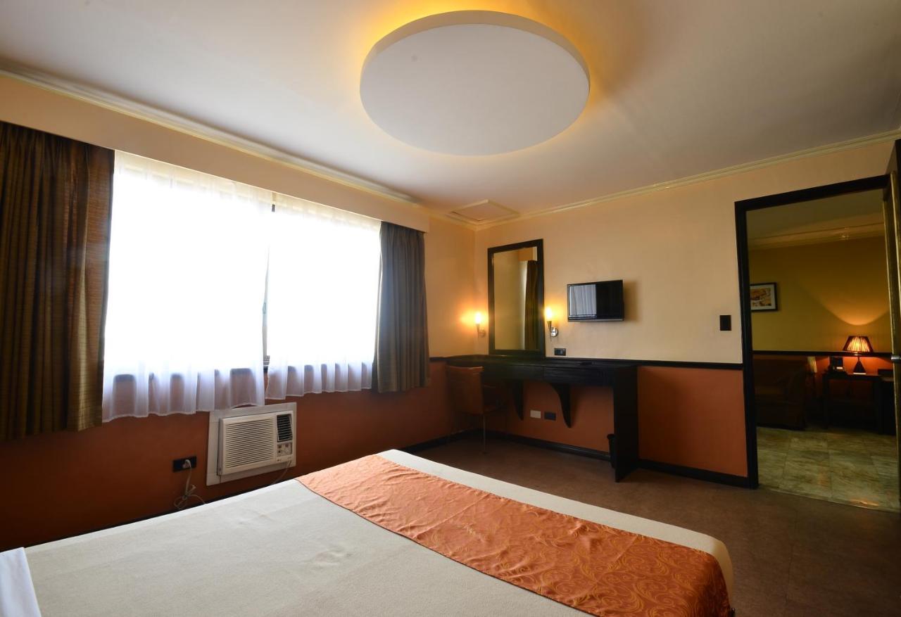 Fernandina 88 Suites Hotel Quezon City Exterior foto